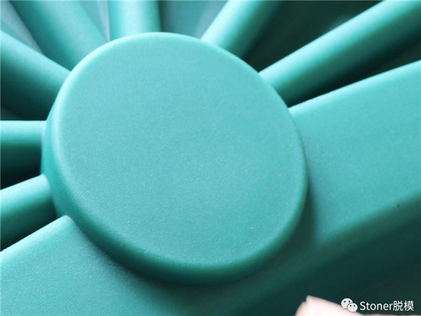 使用Stoner TraSys RotoFlow改善了產(chǎn)品質(zhì)量，提供了沒(méi)有針孔的光滑表面！