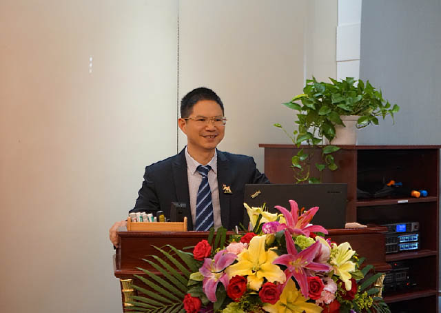 在此次季度會上,我們敬愛的賴董的一番主題為“接地氣,干實事,求蛻變”的演講鏗鏘有力振奮人心